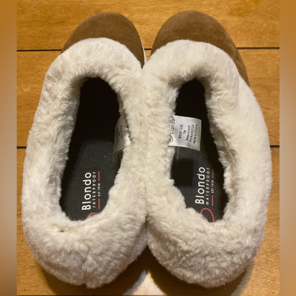 Ladies Size 7M Blondo Waterproof Brown SuedeLeather WithFur Lined SlipOn Shoes - Picture 2 of 10